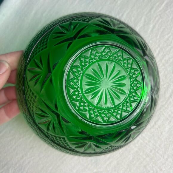 Cristal D’Arques-Durand Antique Emerald Salad Bowl - Picture 4 of 6
